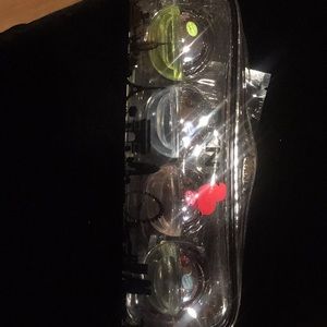 DKNY ave delicious travel edition